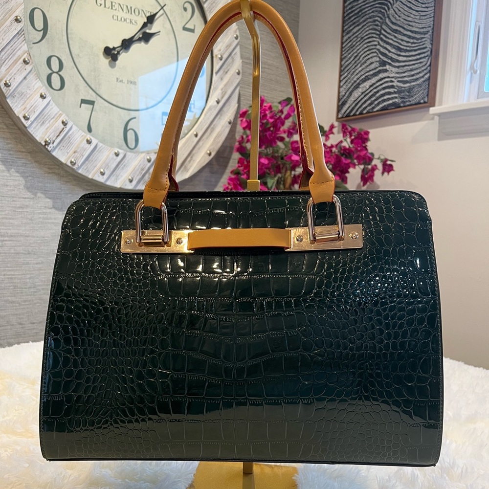 Elegant Green Crocodile-Embossed Handbag